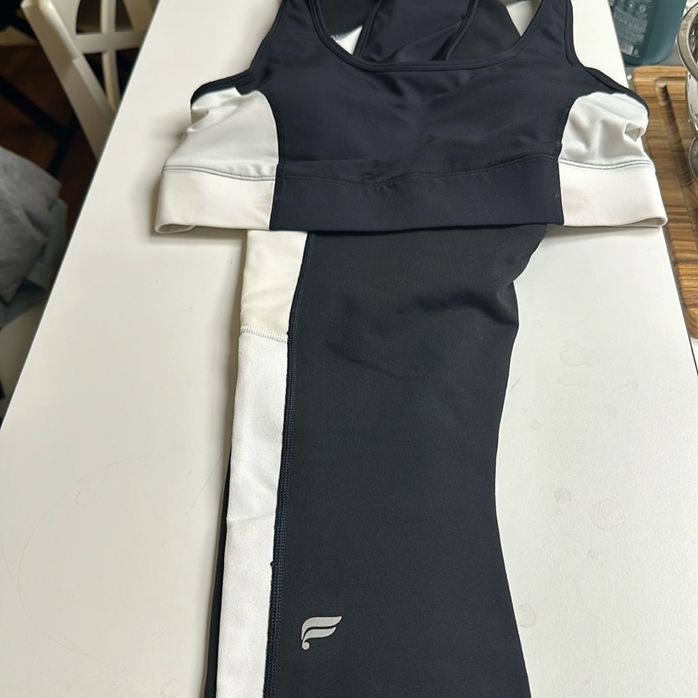 PowerHold® High-Waisted Legging color Black/Classic White with matching Bra